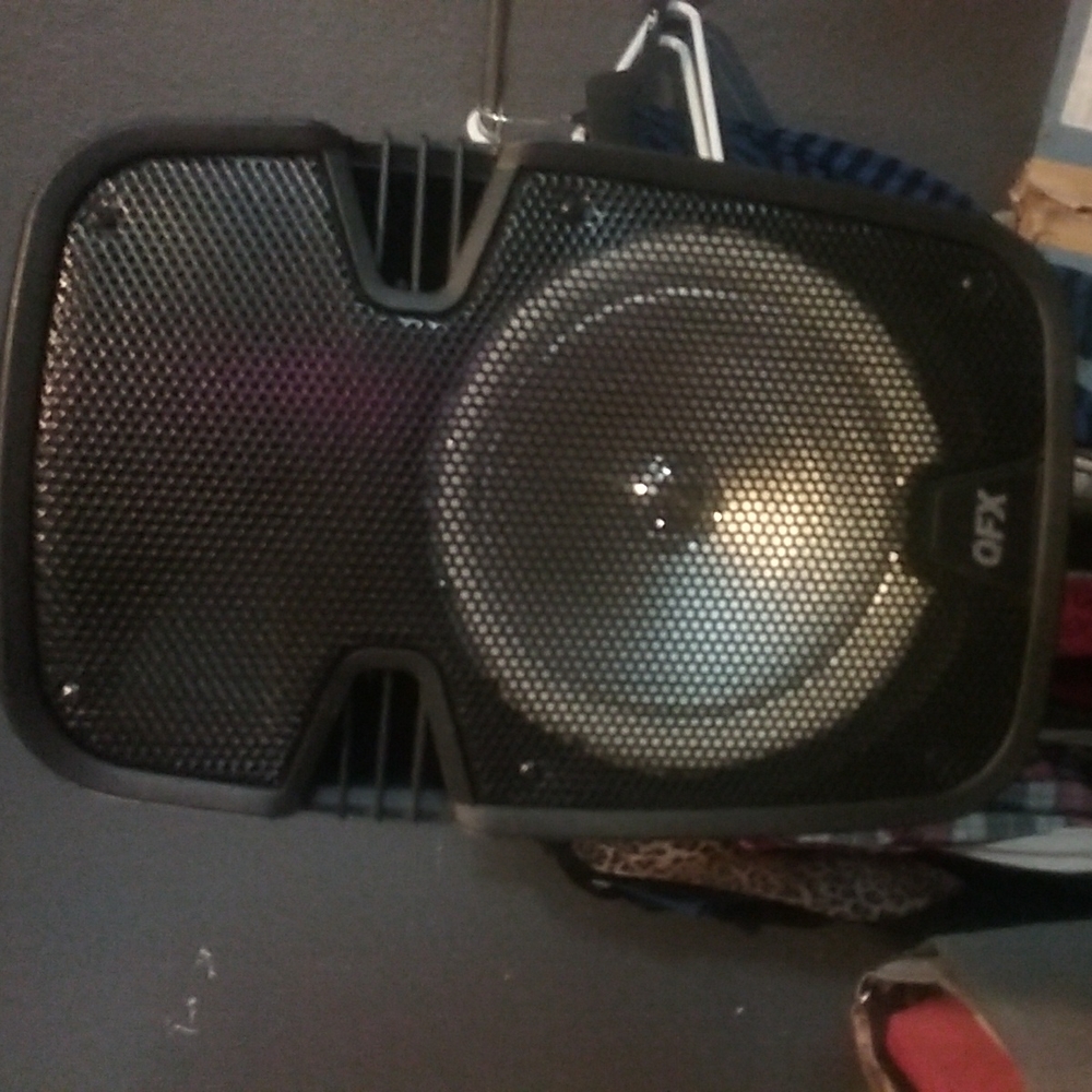 Lightup bluetooth speaker - Picture 3 of 4